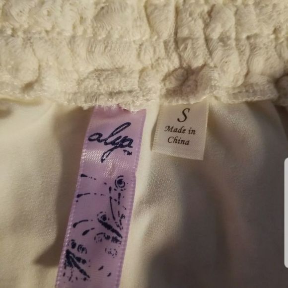 Francesca's Alya Ivory Lace & Mesh Shorts Sz. Small Boho, Embroidered, Floral - Picture 4 of 7